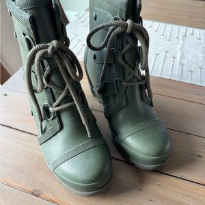Sorel Green Combat Moto Boots with Lace-Up Design